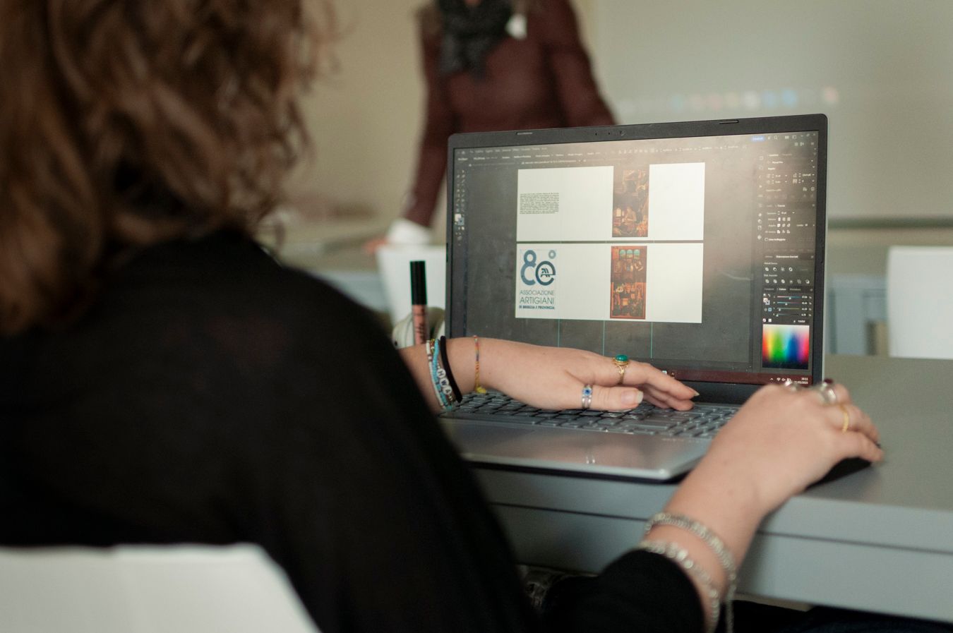 Le studentesse di Comunicazione e Valorizzazione del Patrimonio Artistico impegnate per l'80° dell'Associazione Artigiani